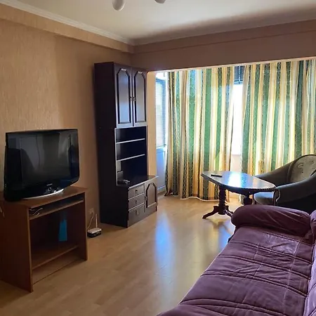 Plaza Apartment *